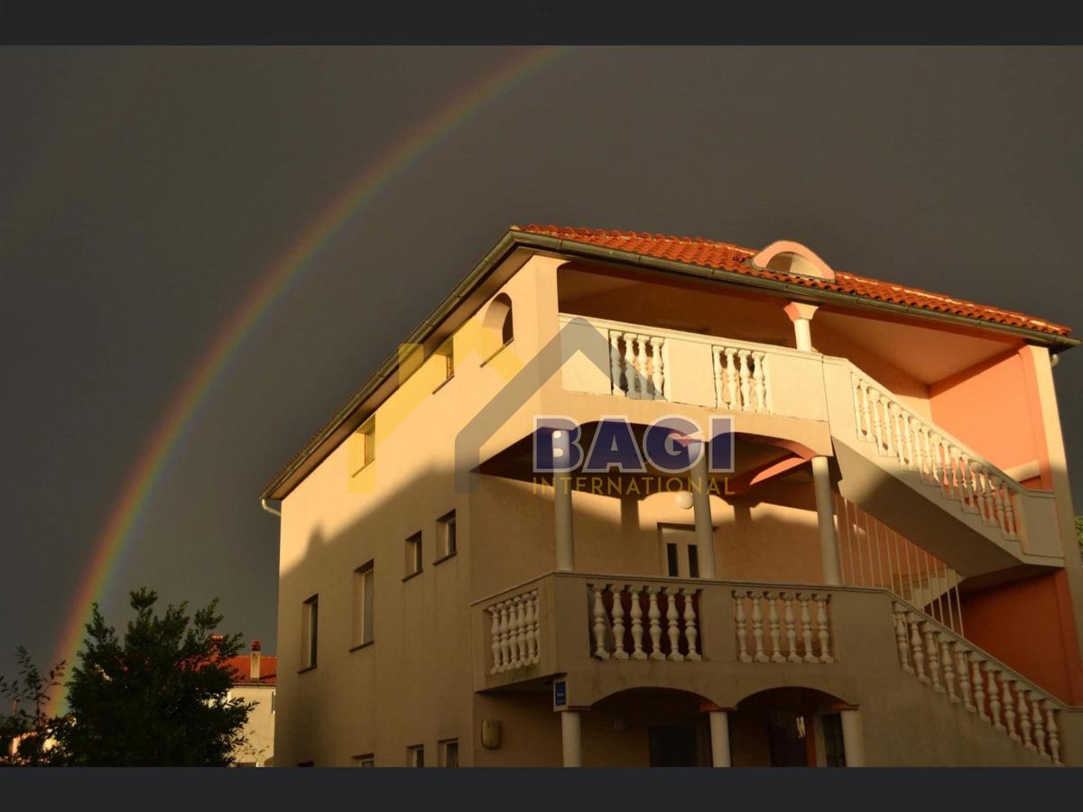 Pula-Valdenaga 2 apartmaja v Rohbau-2 parkirni mesti