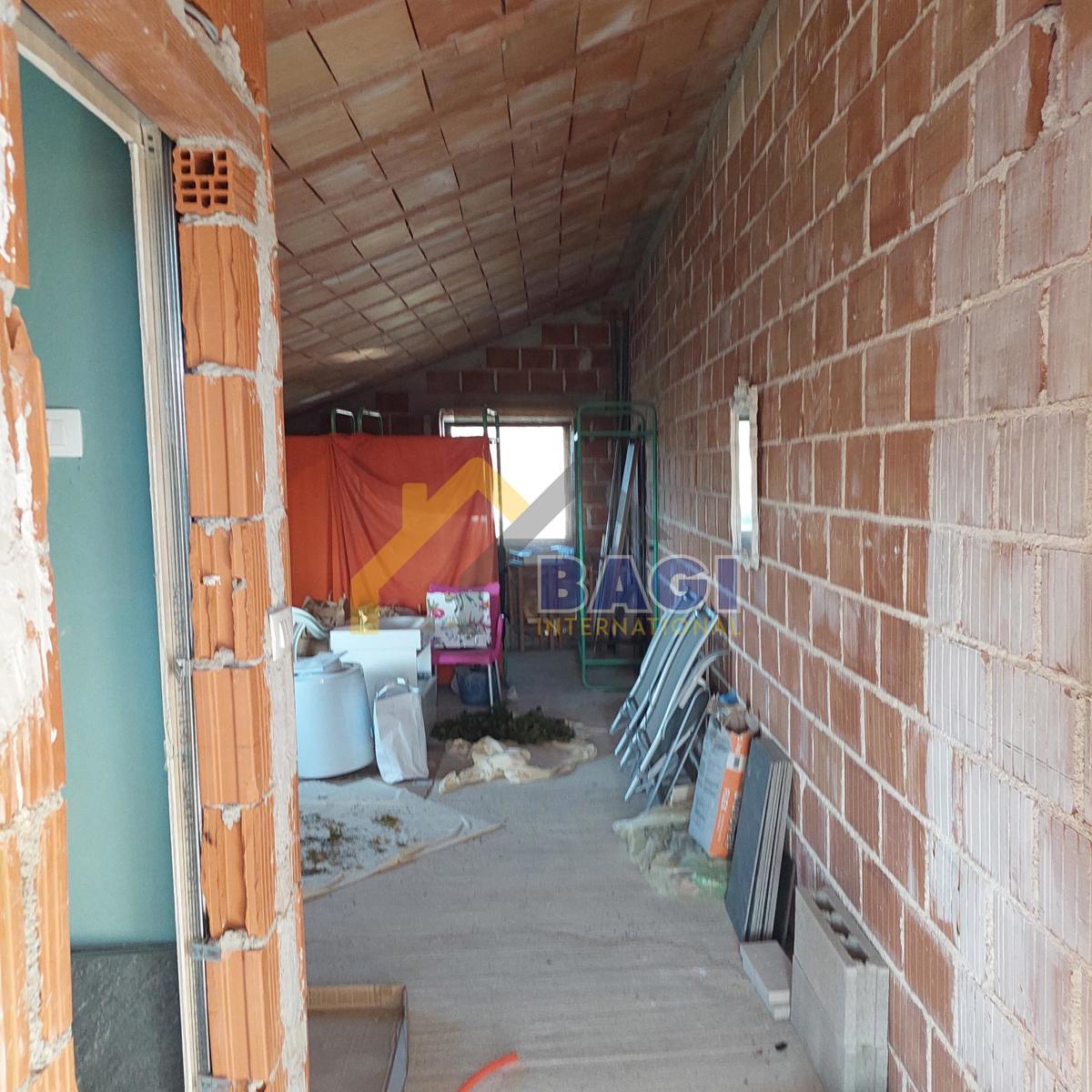 Pula-Valdenaga 2 apartmaja v Rohbau-2 parkirni mesti