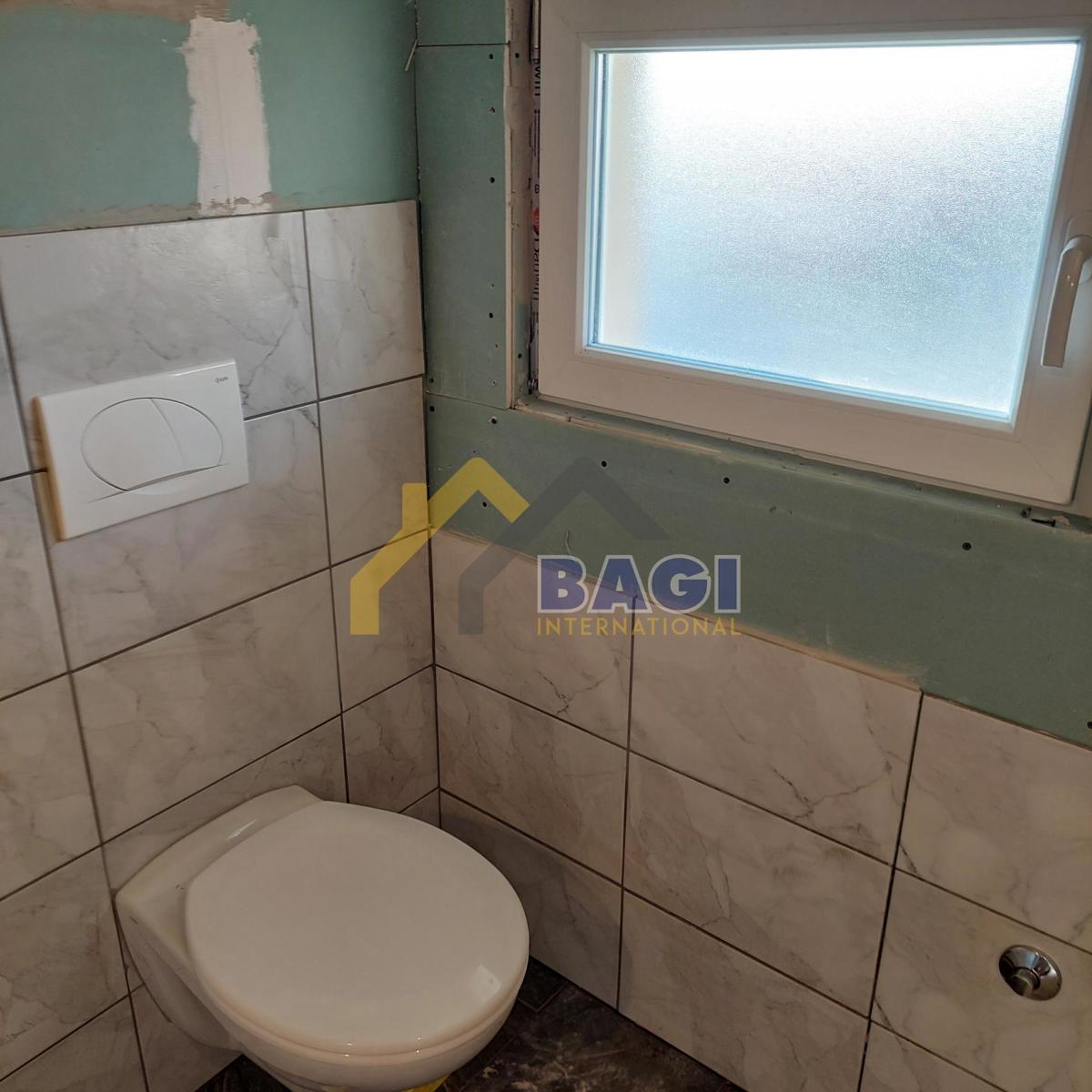 Pula-Valdenaga 2 apartmaja v Rohbau-2 parkirni mesti