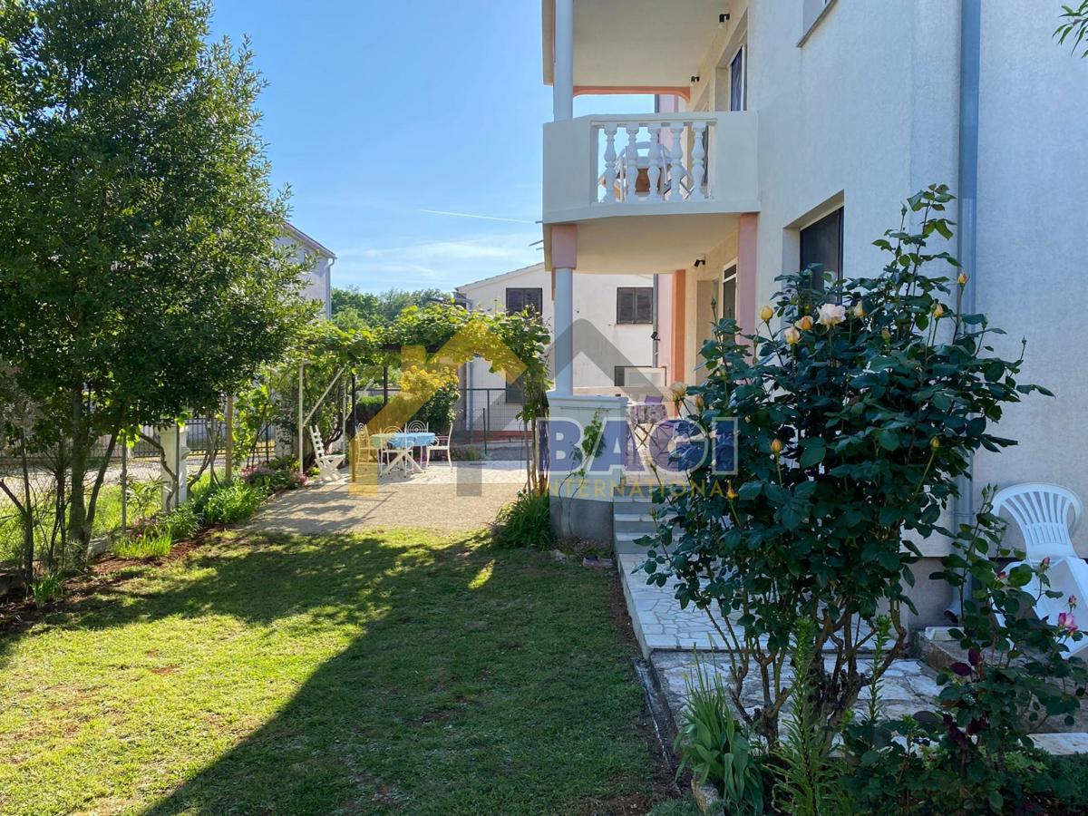 Pula-Valdenaga 2 apartmaja v Rohbau-2 parkirni mesti