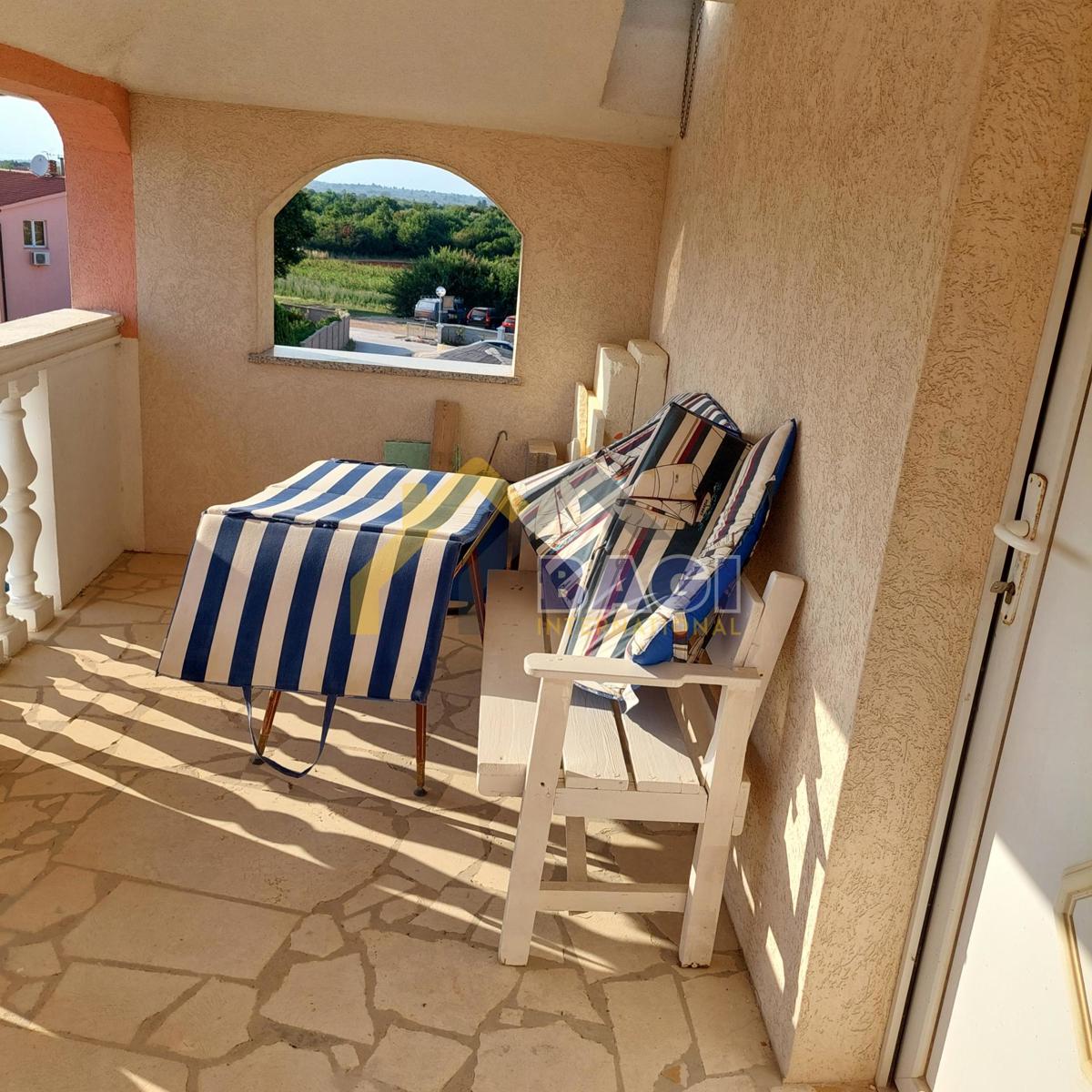 Pula-Valdenaga 2 apartmaja v Rohbau-2 parkirni mesti