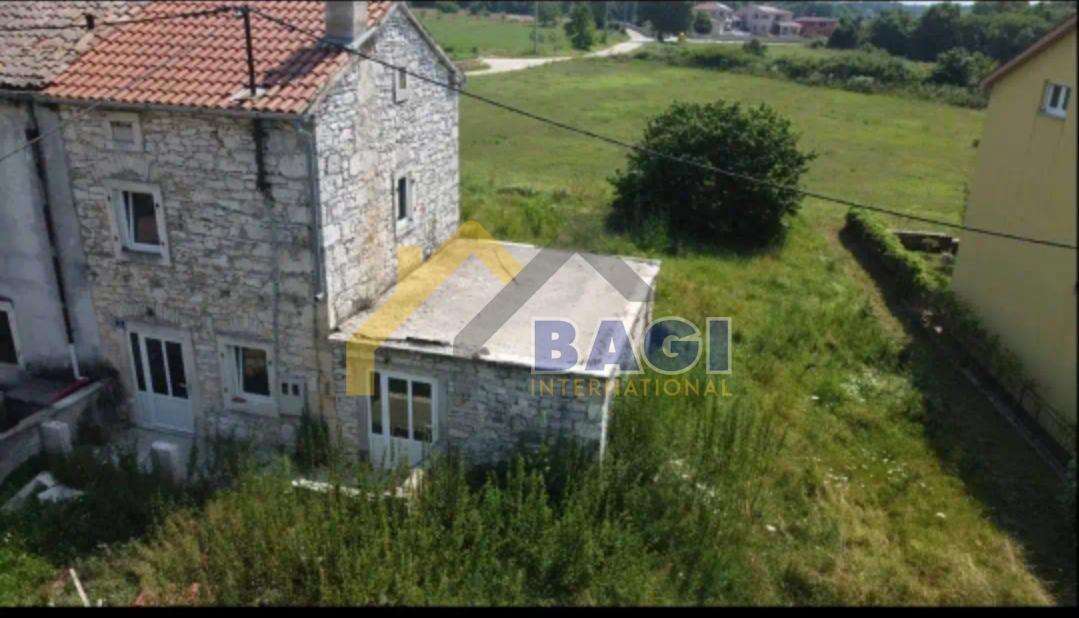 Stara istrska kamnita hiša na parceli velikosti 493 m2