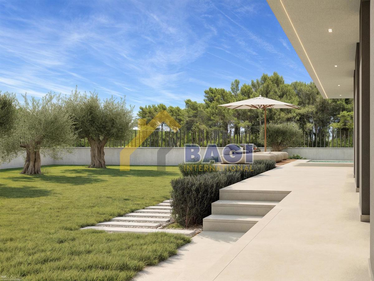 ROVINJ - VISOKOKAKOVOSTNO LUKSUZNO APARTMA Z BAZENOM IN VRTOM
