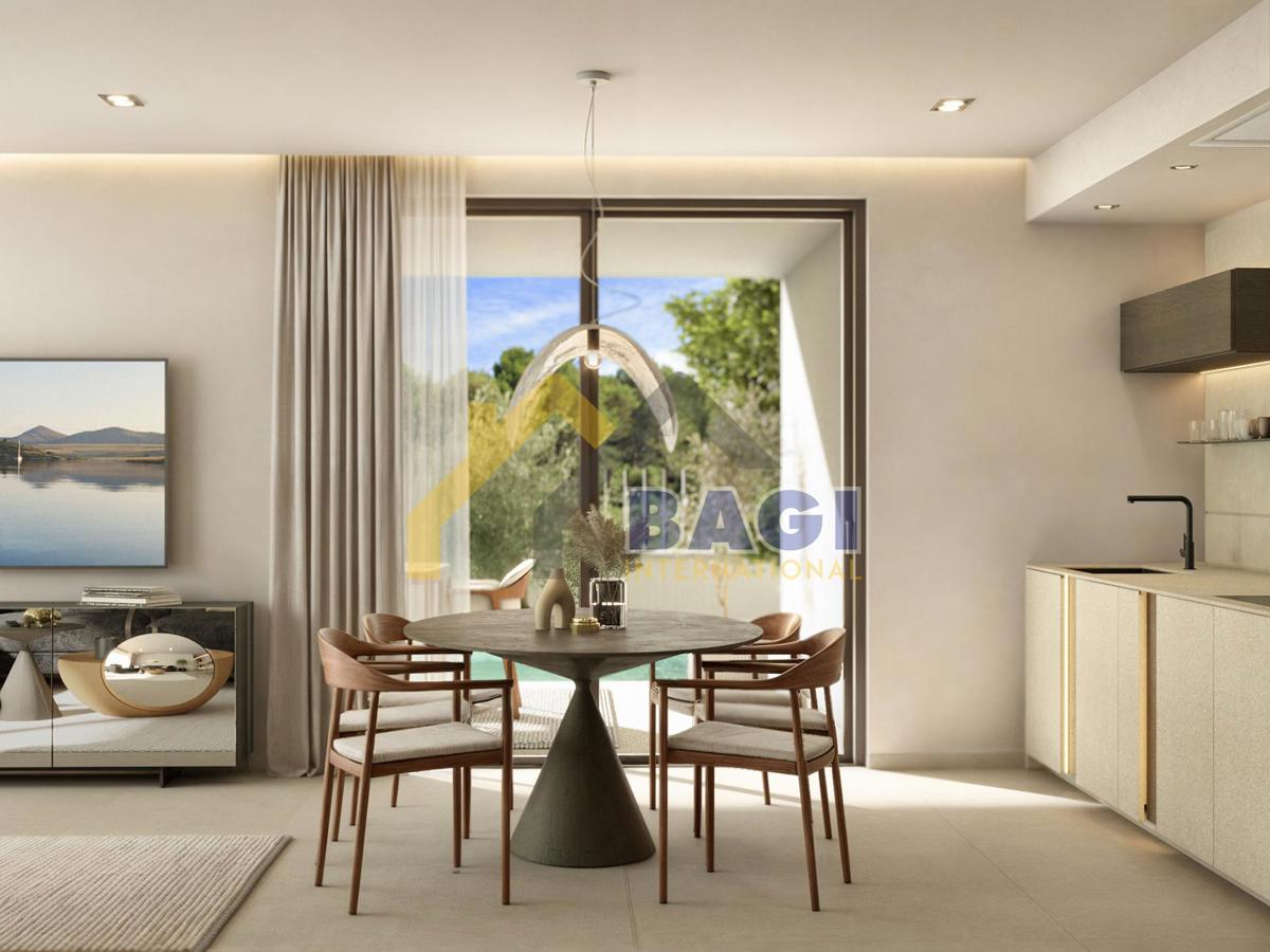 ROVINJ - VISOKOKAKOVOSTNO LUKSUZNO APARTMA Z BAZENOM IN VRTOM