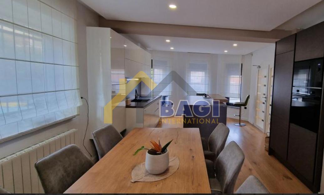 PULA - VILA Z 8 APARTMAJI 200m OD MORJA Z RAZGLEDOM