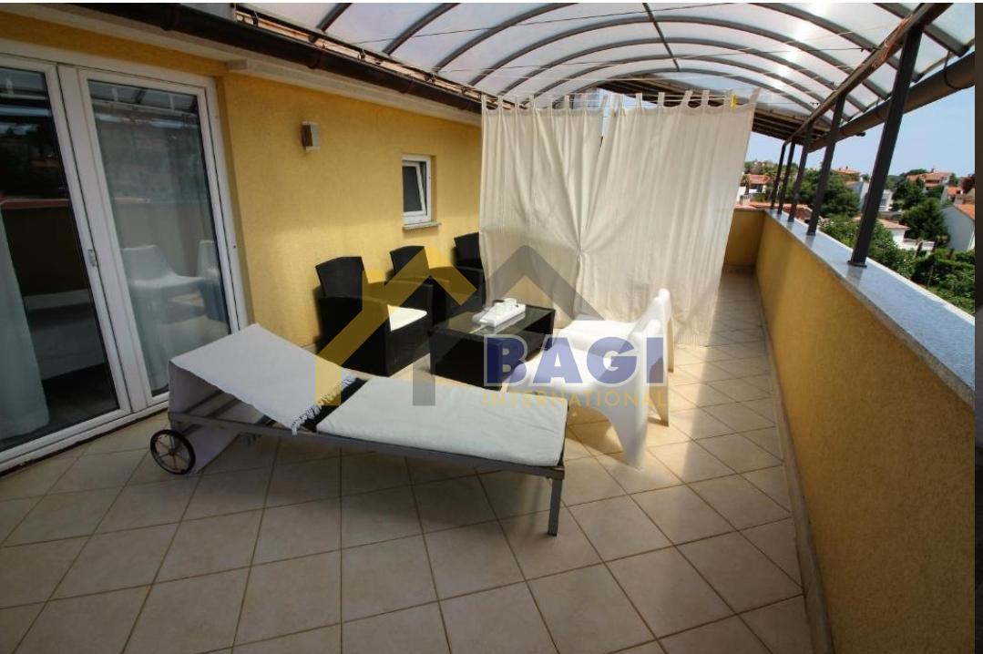 PULA - VILA Z 8 APARTMAJI 200m OD MORJA Z RAZGLEDOM