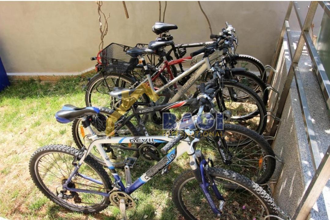 PULA - VILA Z 8 APARTMAJI 200m OD MORJA Z RAZGLEDOM