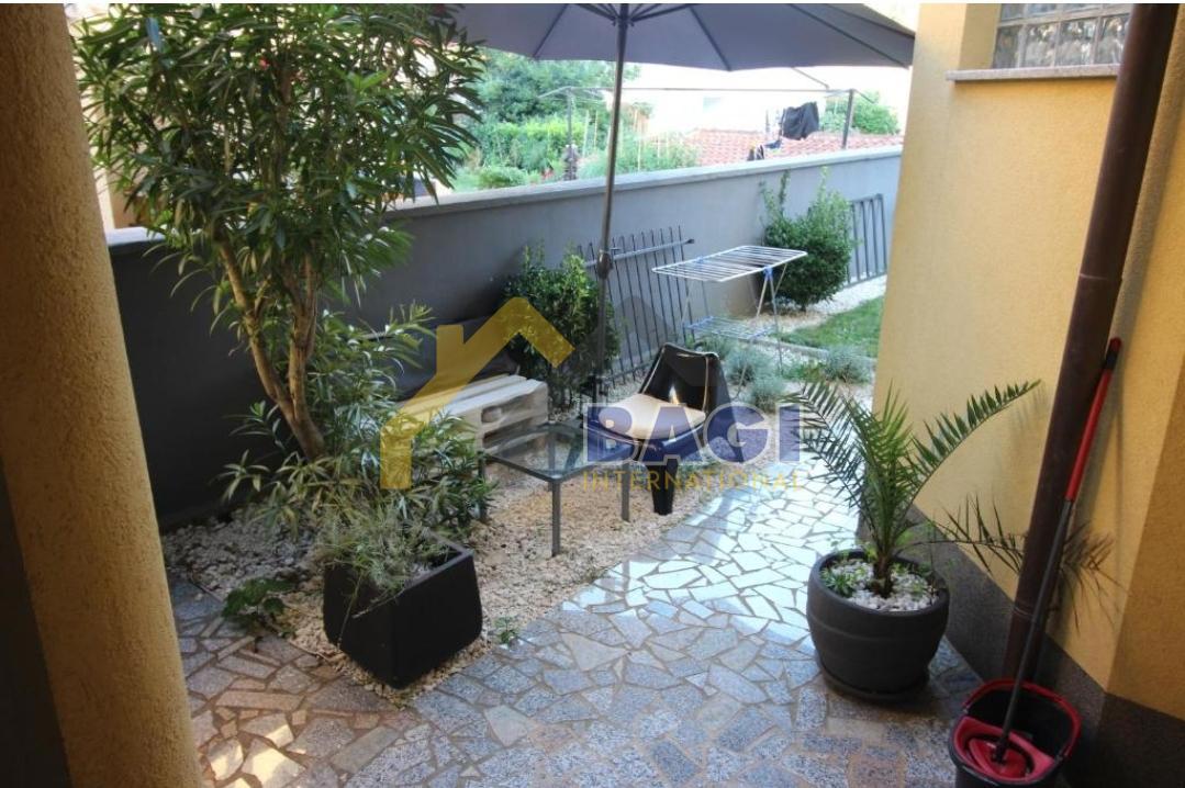 PULA - VILA Z 8 APARTMAJI 200m OD MORJA Z RAZGLEDOM