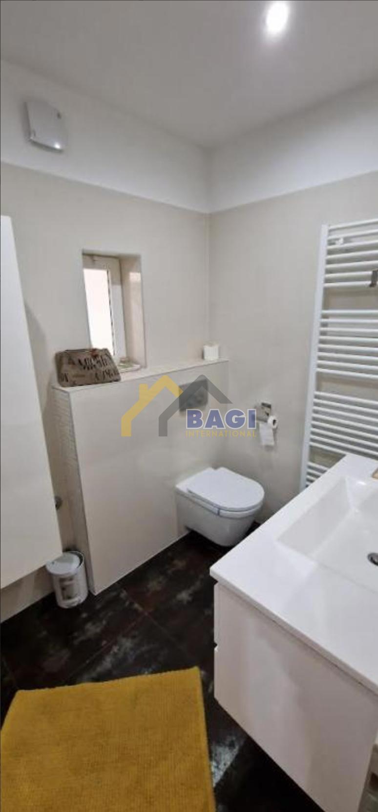 PULA - VILA Z 8 APARTMAJI 200m OD MORJA Z RAZGLEDOM