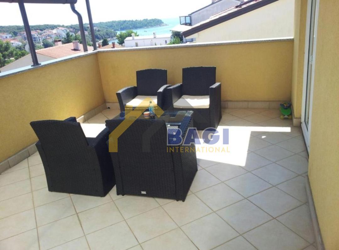 PULA - VILA Z 8 APARTMAJI 200m OD MORJA Z RAZGLEDOM