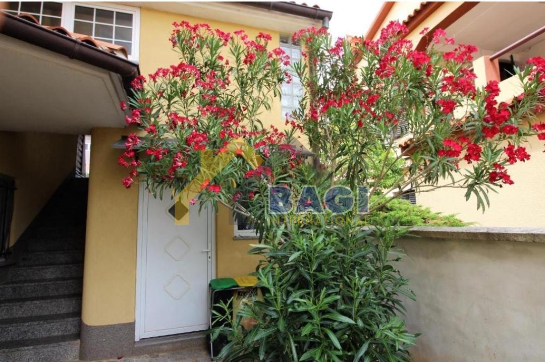 PULA - VILA Z 8 APARTMAJI 200m OD MORJA Z RAZGLEDOM