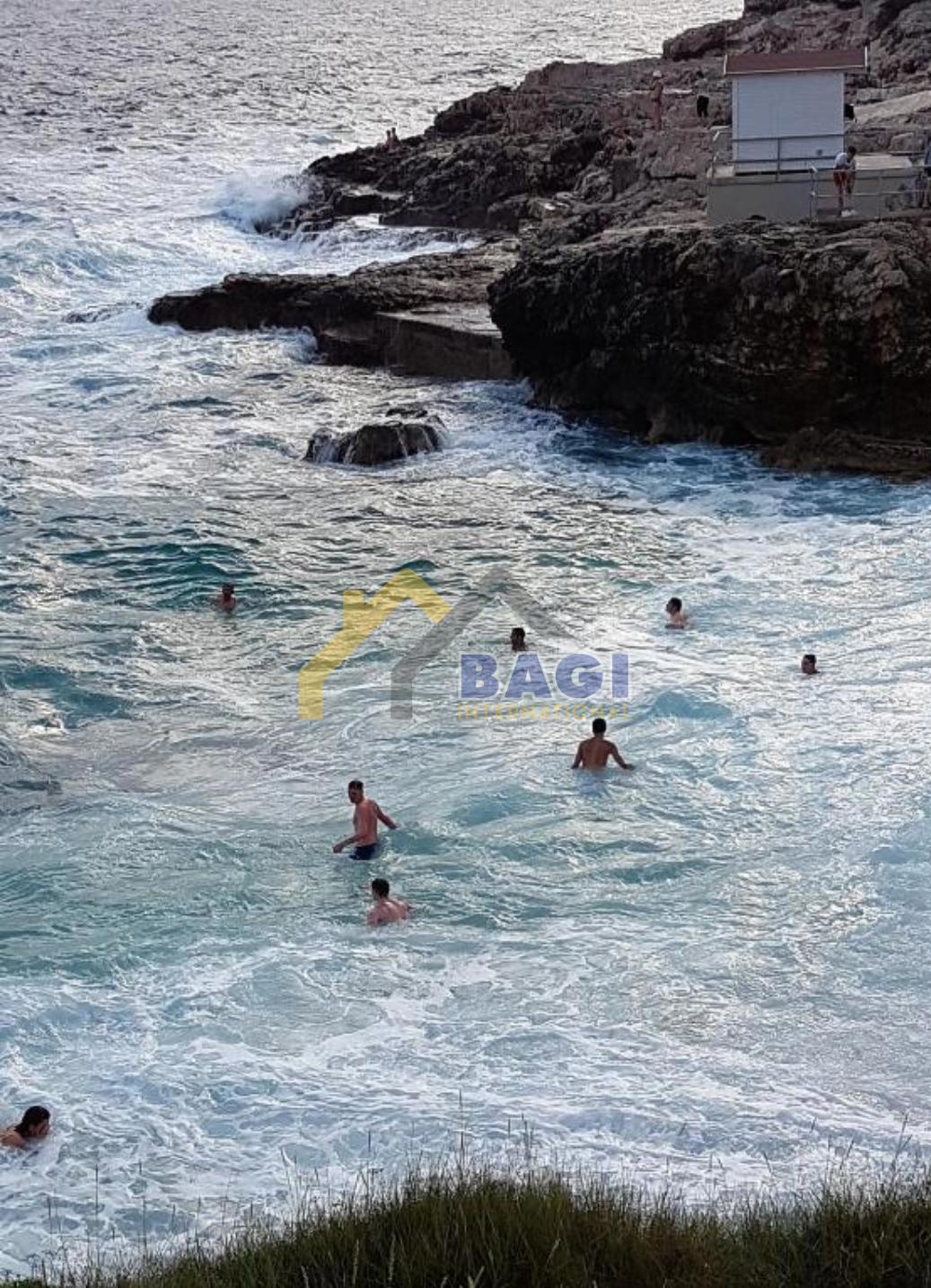 PULA - VILA Z 8 APARTMAJI 200m OD MORJA Z RAZGLEDOM