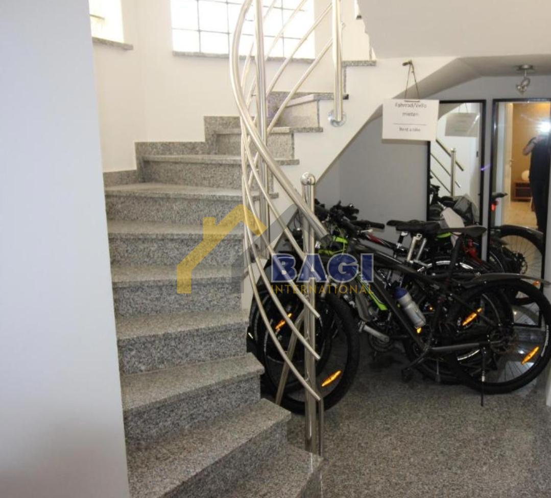 PULA - VILA Z 8 APARTMAJI 200m OD MORJA Z RAZGLEDOM