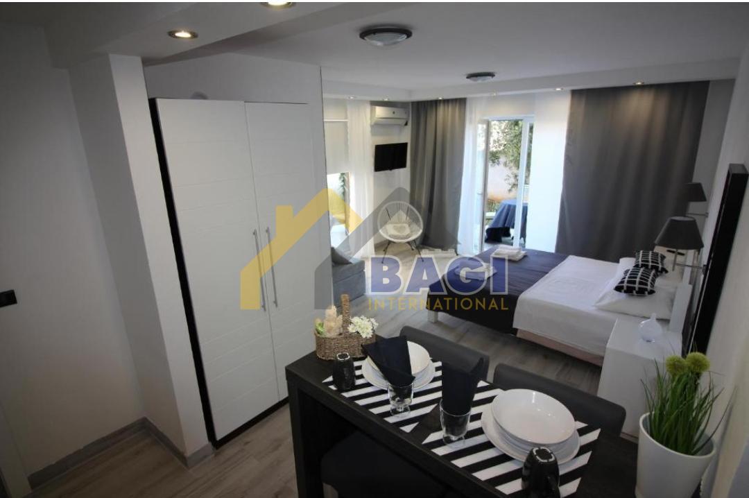 PULA - VILA Z 8 APARTMAJI 200m OD MORJA Z RAZGLEDOM