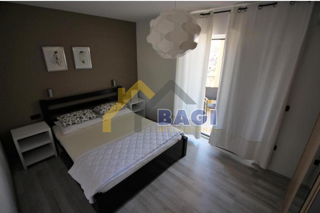 PULA - VILA Z 8 APARTMAJI 200m OD MORJA Z RAZGLEDOM