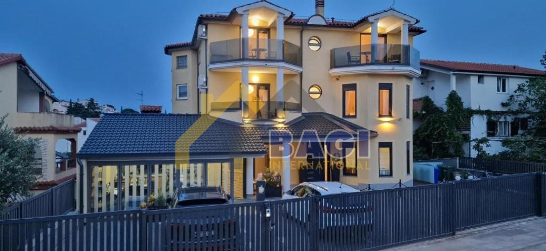 PULA - VILA Z 8 APARTMAJI 200m OD MORJA Z RAZGLEDOM