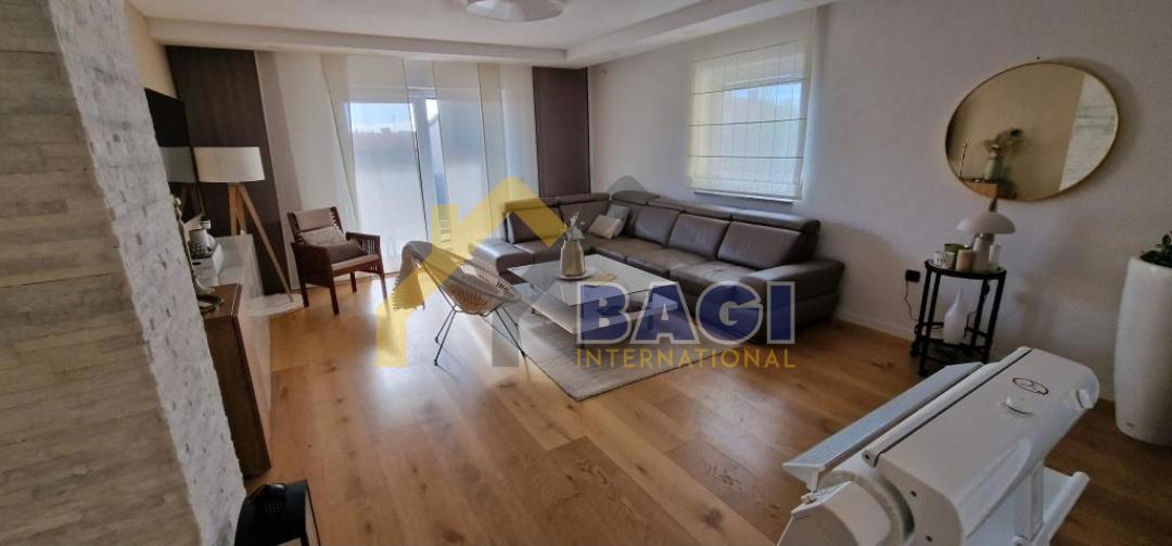PULA - VILA Z 8 APARTMAJI 200m OD MORJA Z RAZGLEDOM