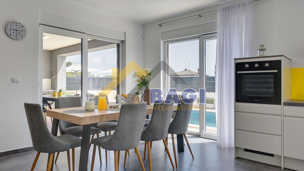 Luksuzna novogradnja z bazenom! Le 10 minut od Pulja