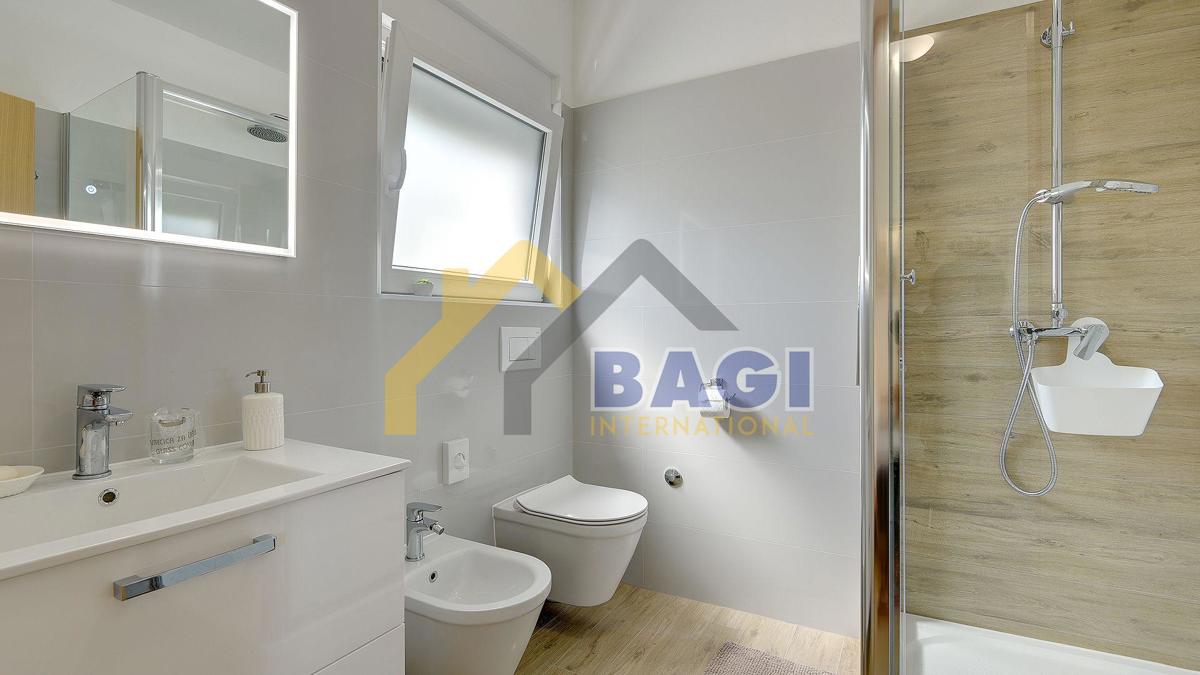 Luksuzna novogradnja z bazenom! Le 10 minut od Pulja