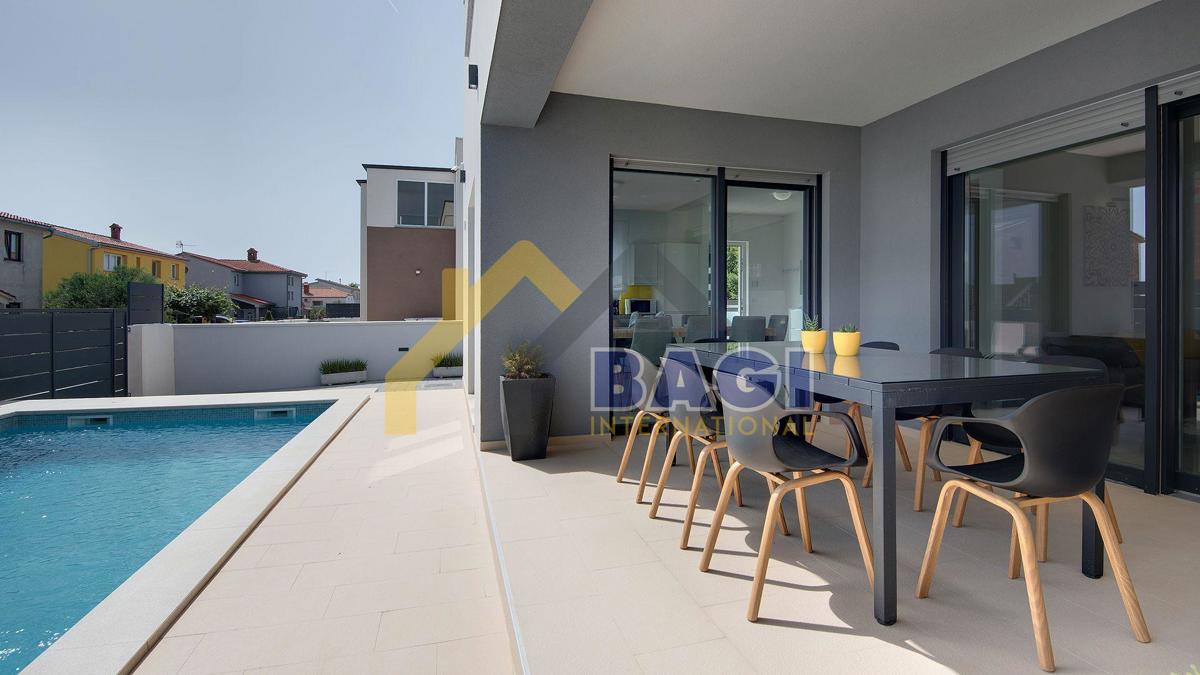 Luksuzna novogradnja z bazenom! Le 10 minut od Pulja