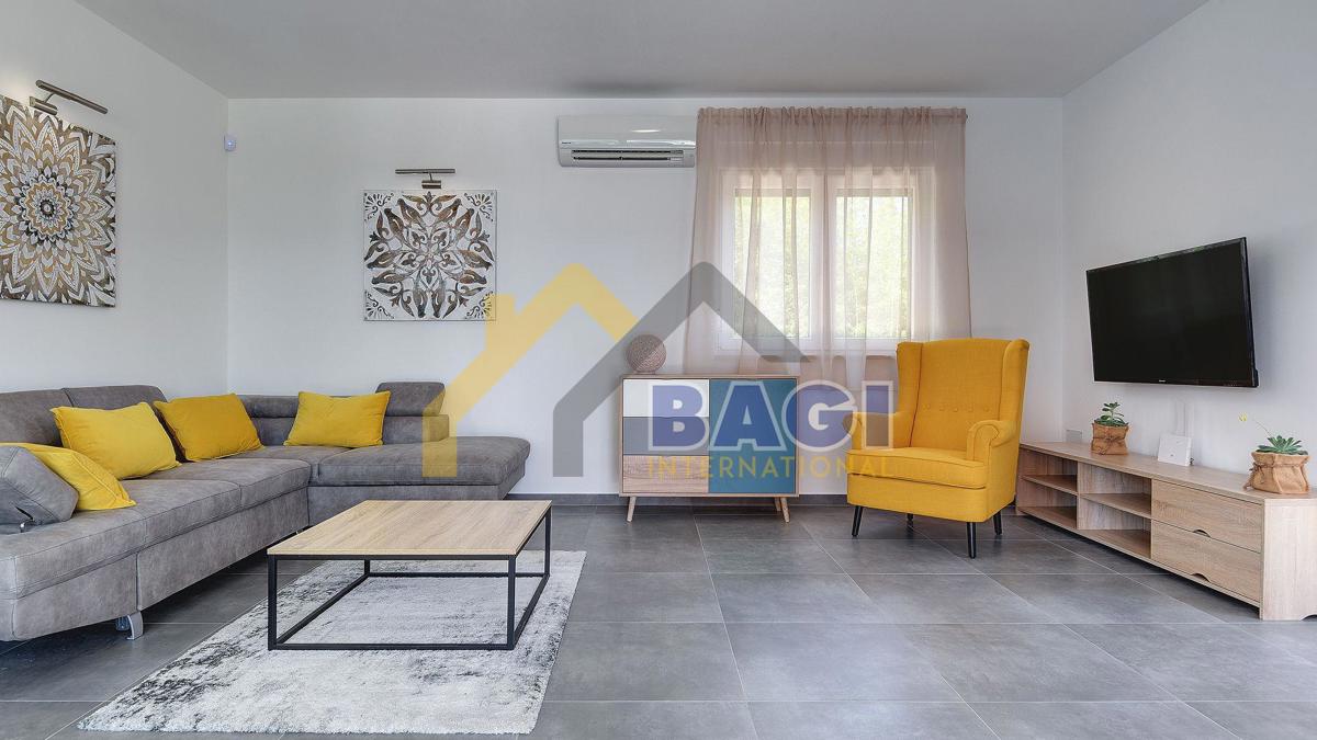 Luksuzna novogradnja z bazenom! Le 10 minut od Pulja