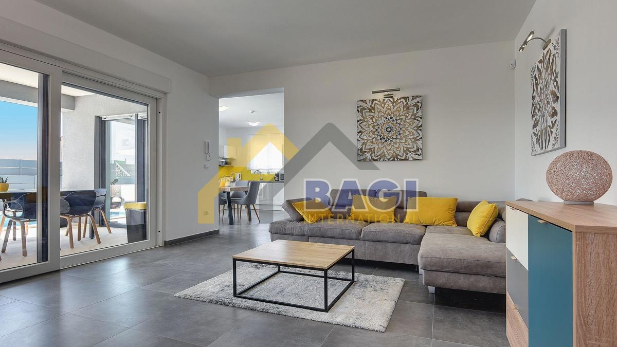 Luksuzna novogradnja z bazenom! Le 10 minut od Pulja