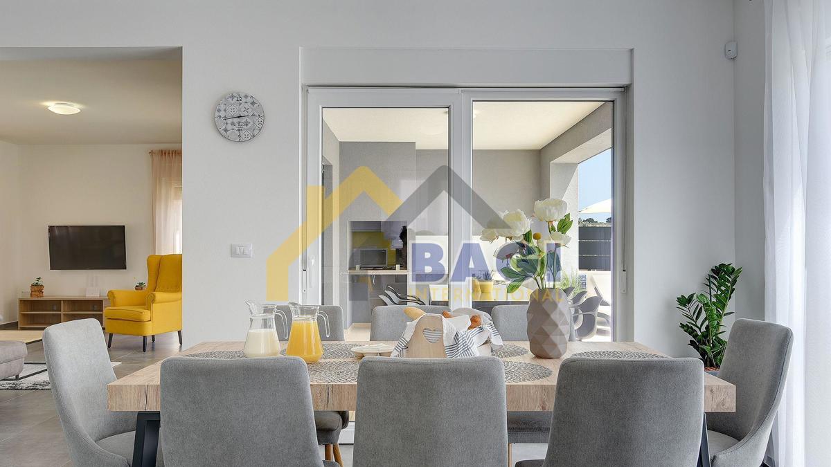 Luksuzna novogradnja z bazenom! Le 10 minut od Pulja