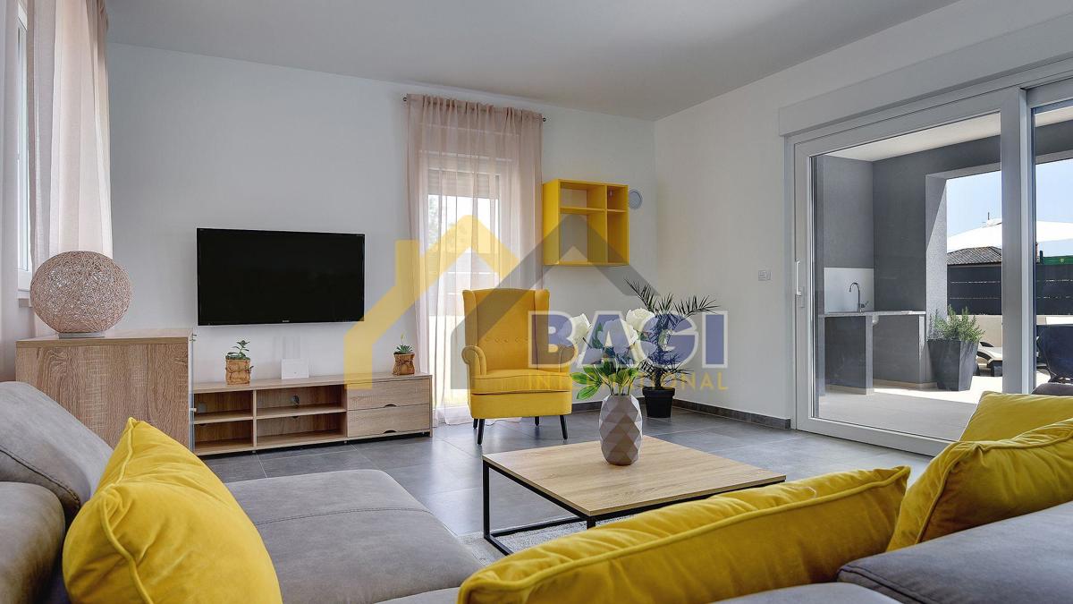 Luksuzna novogradnja z bazenom! Le 10 minut od Pulja