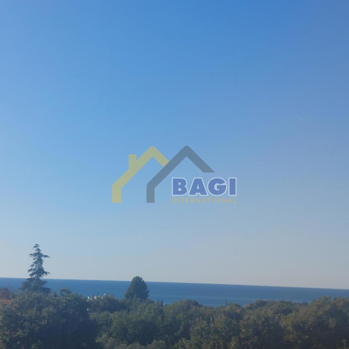 DVOJNA HIŠA - POGLED NA MORJE - BAZEN - GARAŽA - VRT
