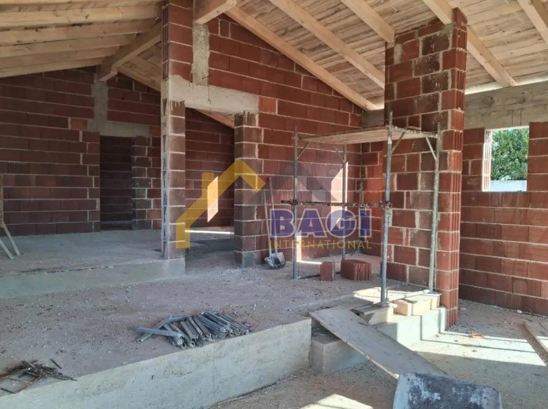 SVETVINČENAT PRITLIČNA HIŠA Z BAZENOM V ROHBAU