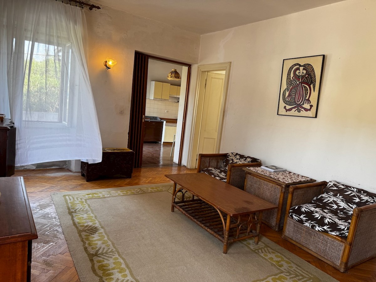Kamnita hiša ob morju z ograjenim vrtom, Vrboska, otok Hvar