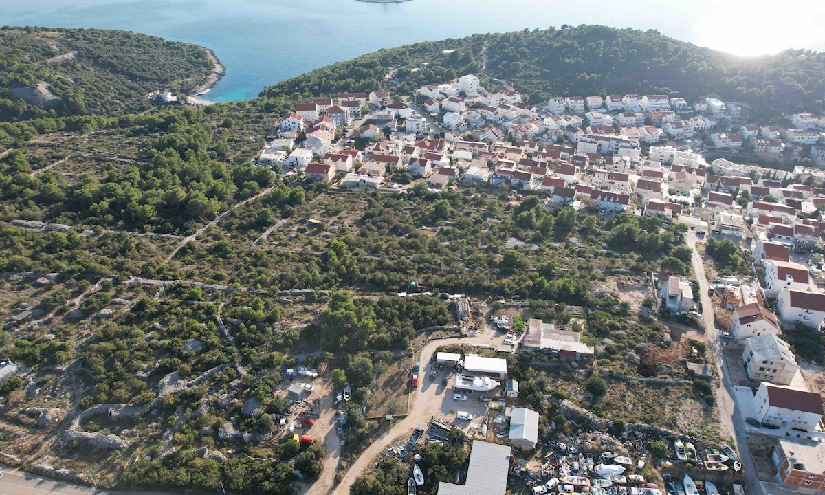 Odlična gradbena parcela v mestu Hvar, 1200 m² z razgledom