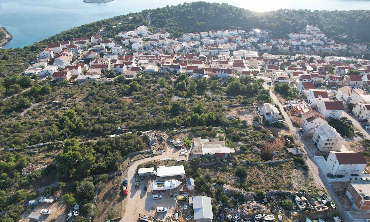 Odlična gradbena parcela v mestu Hvar, 1200 m² z razgledom