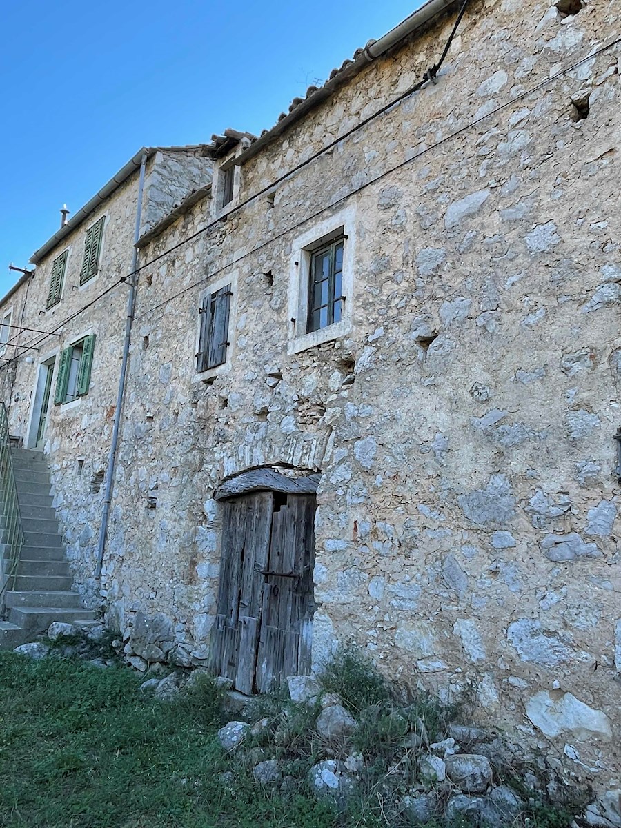 Dve kamniti hiši za obnovo na Hvaru, Velo Grablje