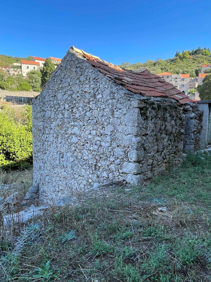 Dve kamniti hiši za obnovo na Hvaru, Velo Grablje