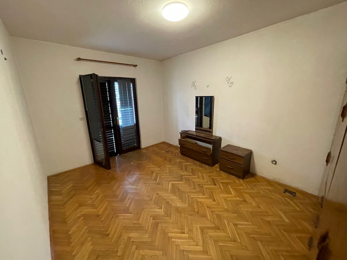 Edinstvena priložnost za nakup apartmajske hiše na Hvaru