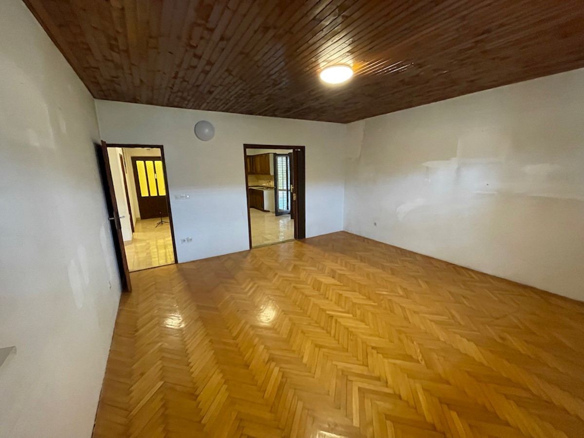 Edinstvena priložnost za nakup apartmajske hiše na Hvaru