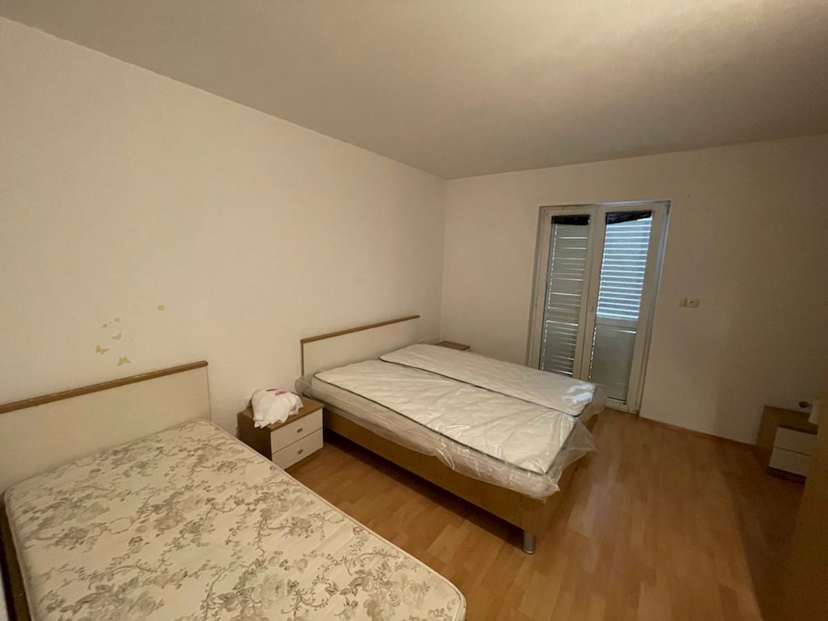 Edinstvena priložnost za nakup apartmajske hiše na Hvaru