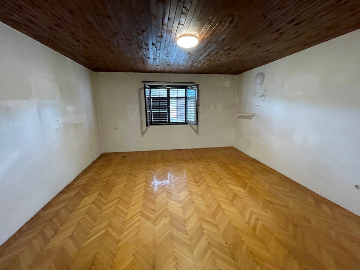 Edinstvena priložnost za nakup apartmajske hiše na Hvaru