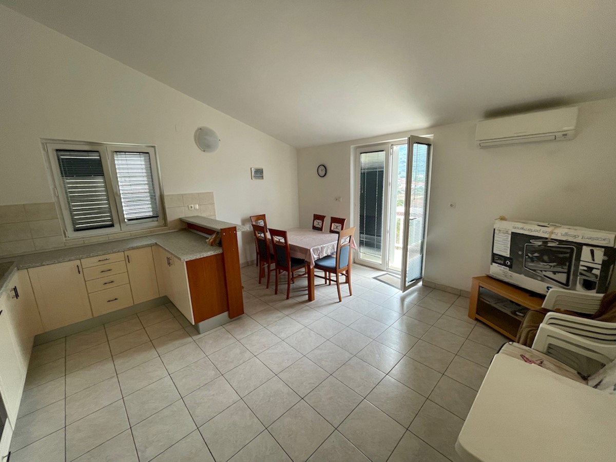 Edinstvena priložnost za nakup apartmajske hiše na Hvaru