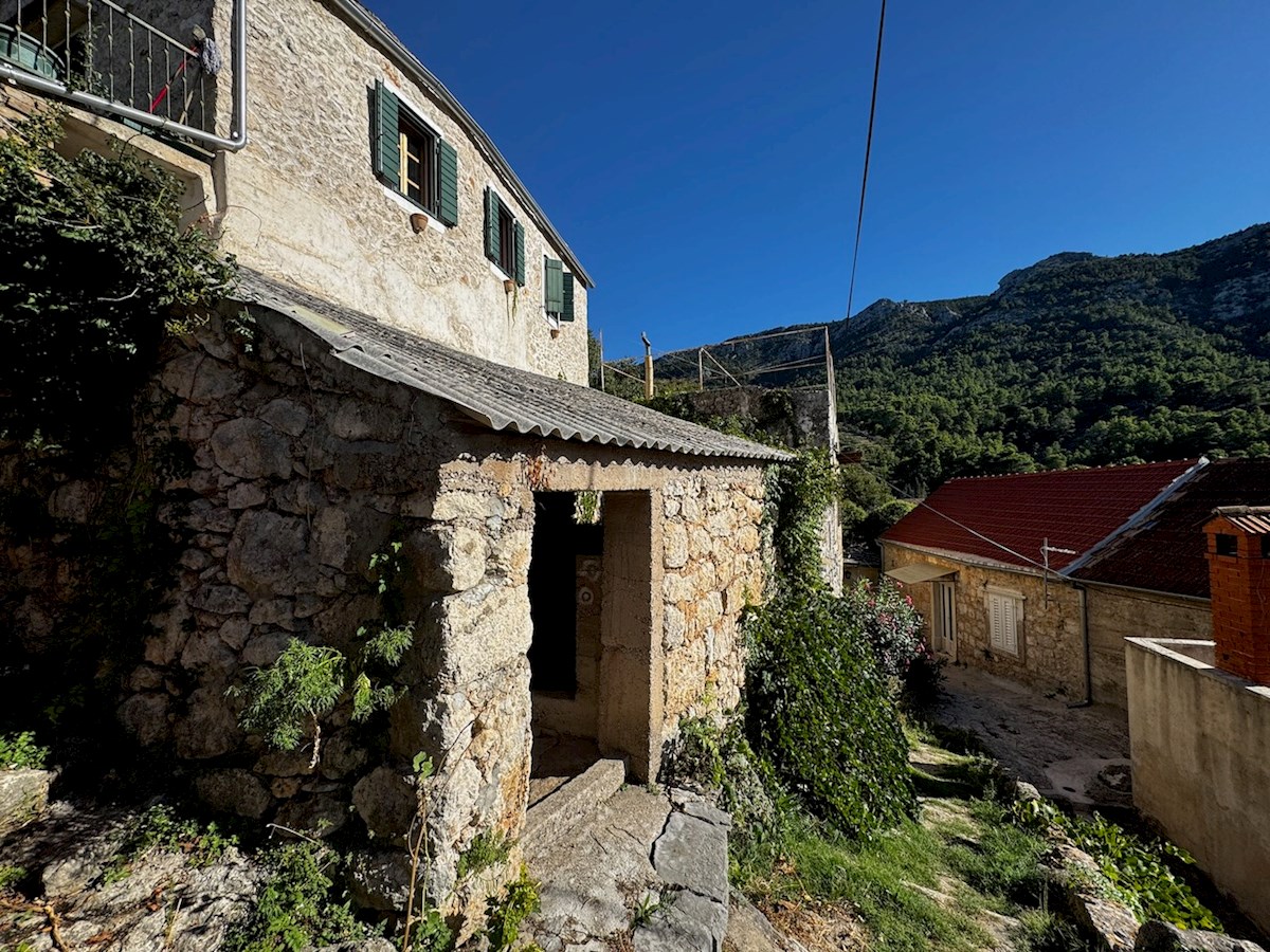 Kamnita hiša - Projekt prenove v Vrisniku, Otok Hvar