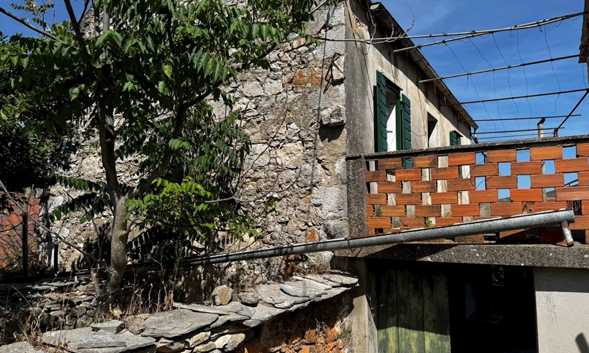 Kamnita hiša Vrbanj s teraso in vrtom