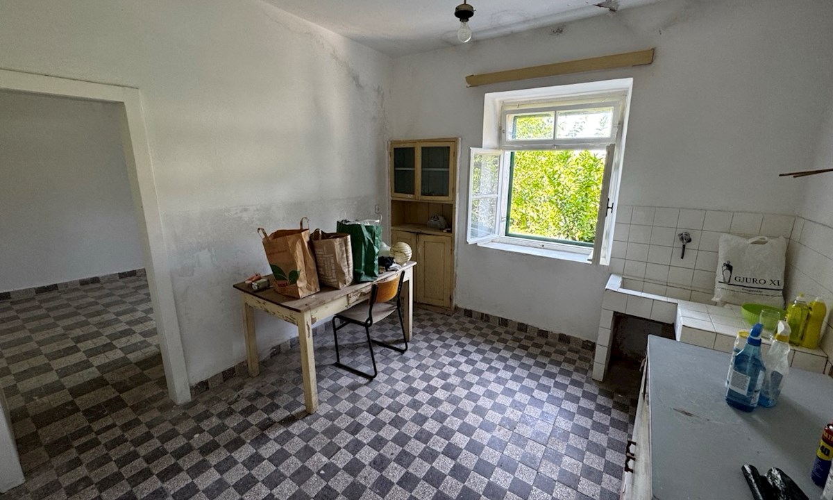 Kamnita hiša Vrbanj s teraso in vrtom