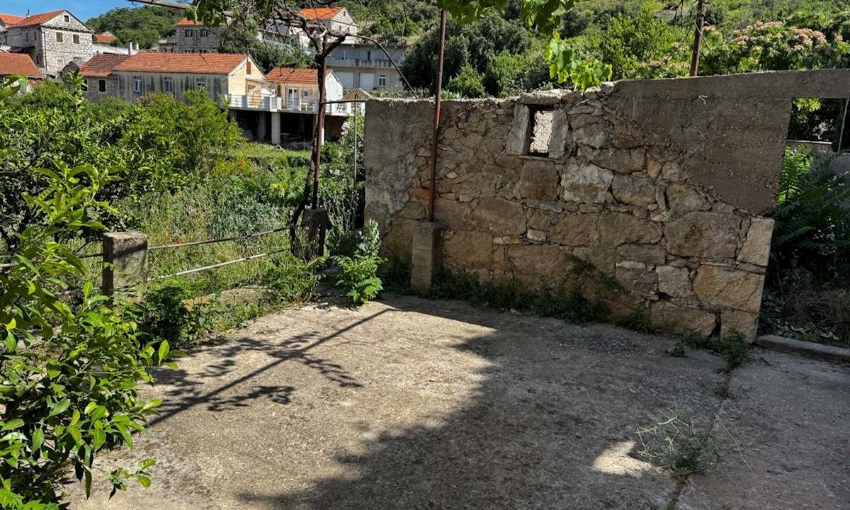 Kamnita hiša Vrbanj s teraso in vrtom