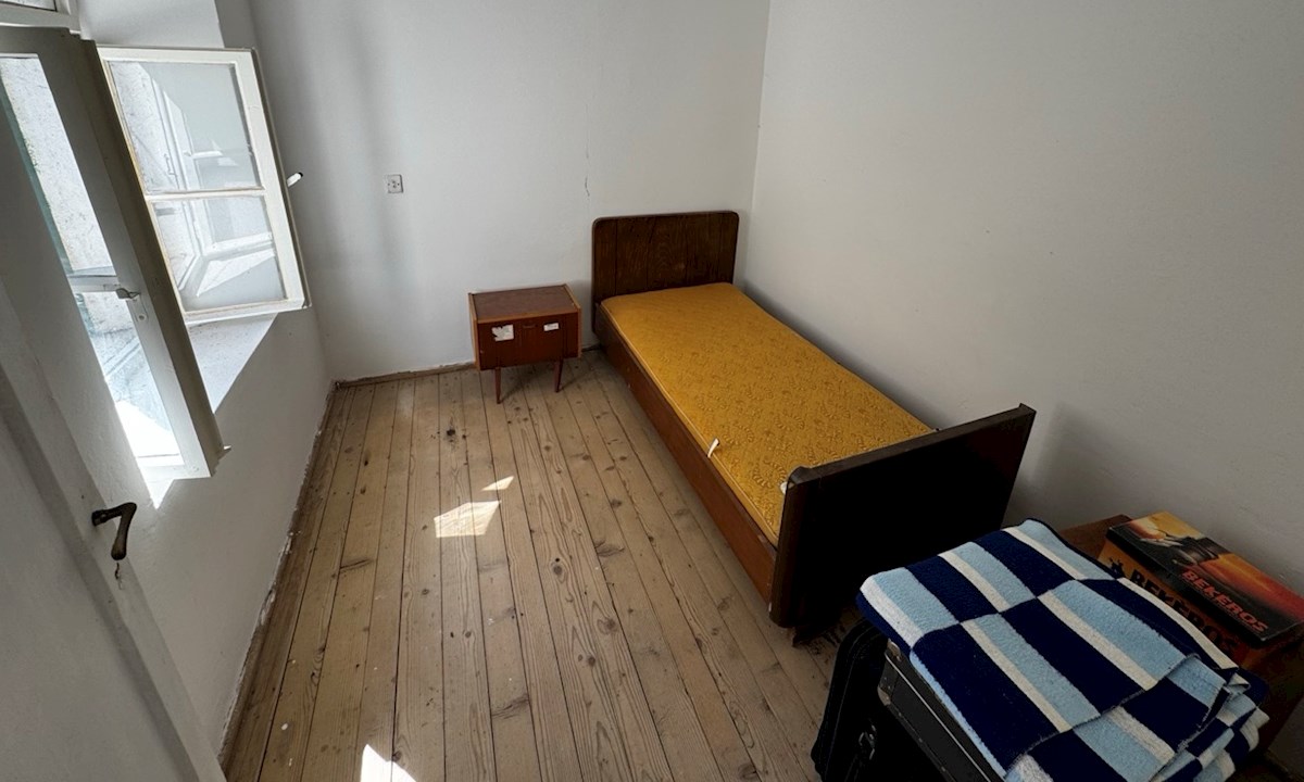 Kamnita hiša Vrbanj s teraso in vrtom