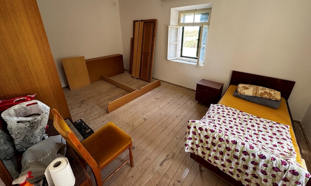 Kamnita hiša Vrbanj s teraso in vrtom