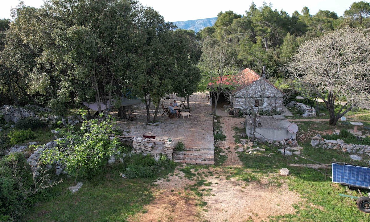 Idilično posestvo na samem v naravi na otoku Hvaru