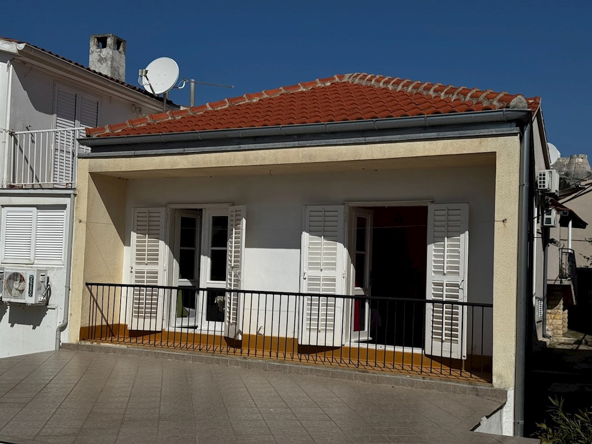 Očarljiva hiša v centru mesta Hvar, zgrajena sredi sedemdesetih let