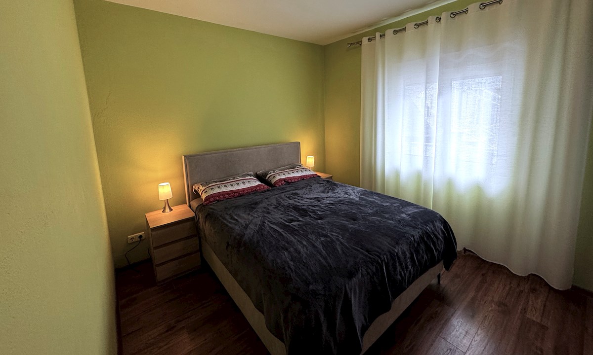 Elegantno enosobno stanovanje z razgledom proti zahodu v mestu Hvar