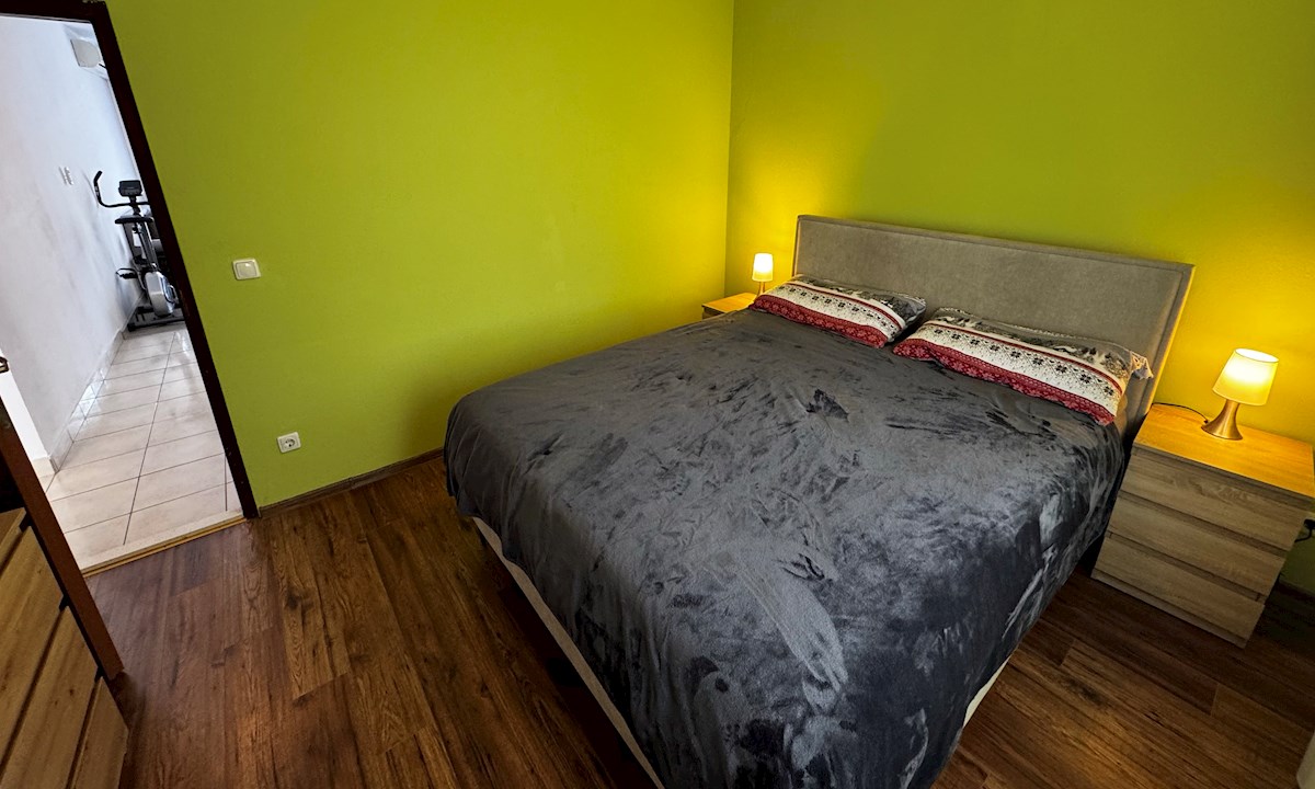 Elegantno enosobno stanovanje z razgledom proti zahodu v mestu Hvar